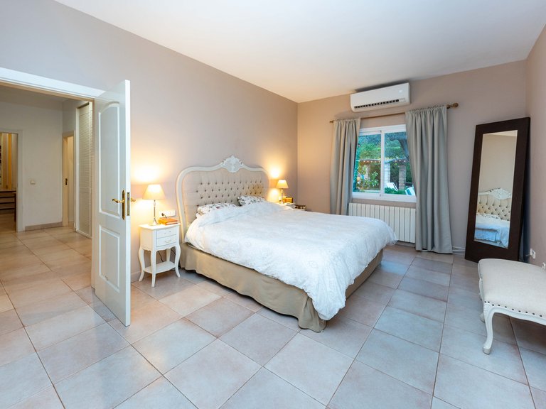 Villa for Sale in Santa Ponsa, Balearic Islands 18