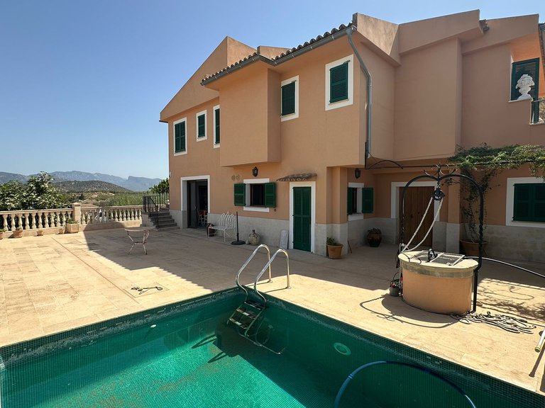 Villa for Sale in Establiments, Balearic Islands 1