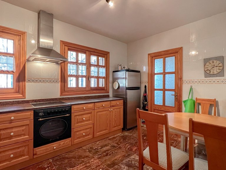 Villa for Sale in Arenal & Can Pastilla, Balearic Islands 10