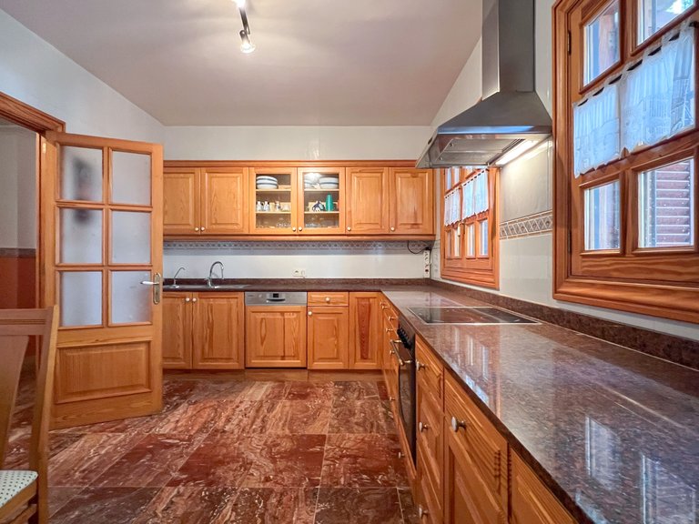 Villa for Sale in Arenal & Can Pastilla, Balearic Islands 11