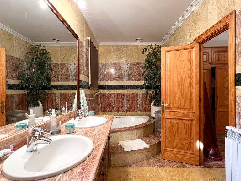 Villa for Sale in Arenal & Can Pastilla, Balearic Islands 18