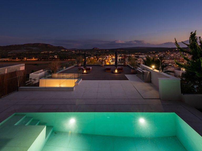 Villa for Sale in Santa Ponsa, Balearic Islands 1
