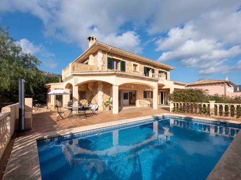 Villa for Sale in Es Capdellà, Balearic Islands 1
