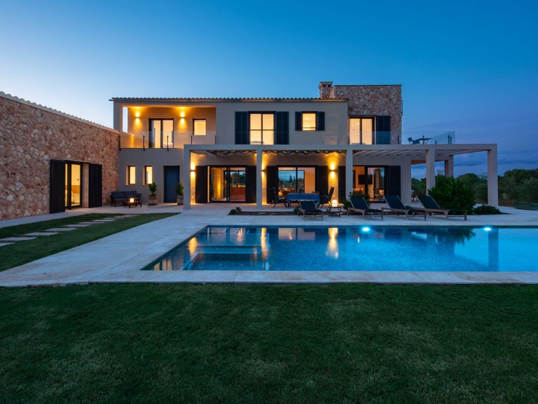 Country House for Sale in Ses Salines, Balearic Islands 1
