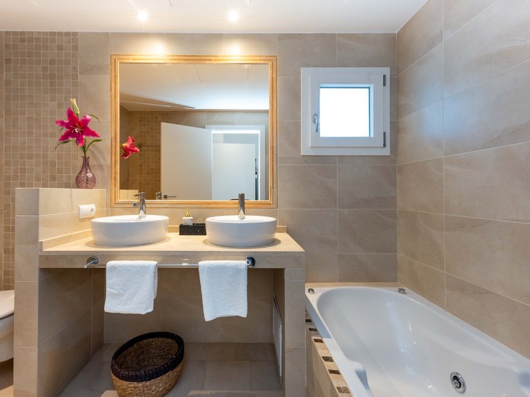 Villa for Sale in Santa Ponsa, Balearic Islands 28