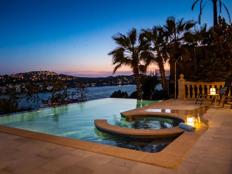 Villa for Sale in Santa Ponsa, Balearic Islands 1