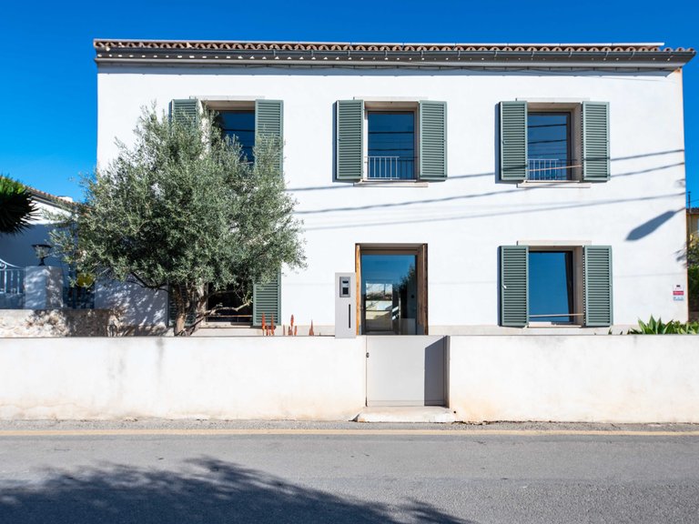 Villa for Sale in Calvià Village, Balearic Islands 1