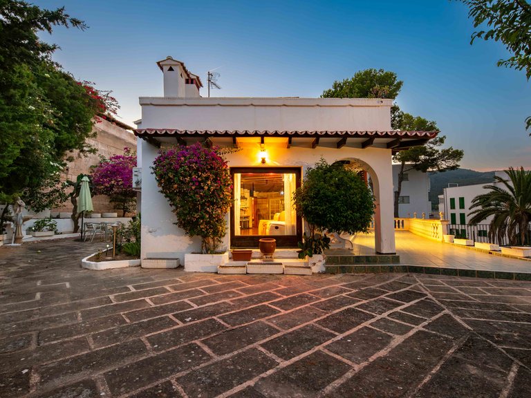 Villa for Sale in Palmanova, Balearic Islands 4