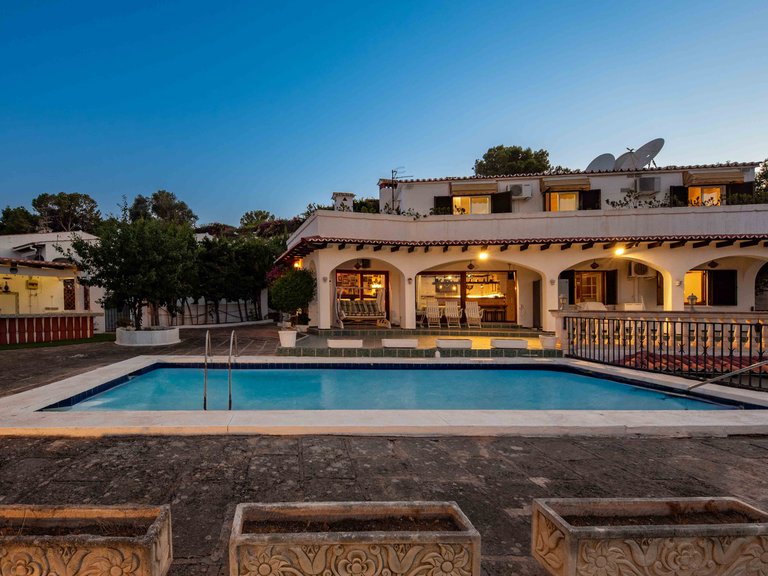 Villa for Sale in Palmanova, Balearic Islands 1