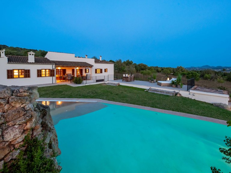 Country House for Sale in Manacor, Balearic Islands 1