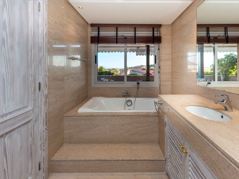 Apartment for Sale in Bendinat, Balearic Islands 19