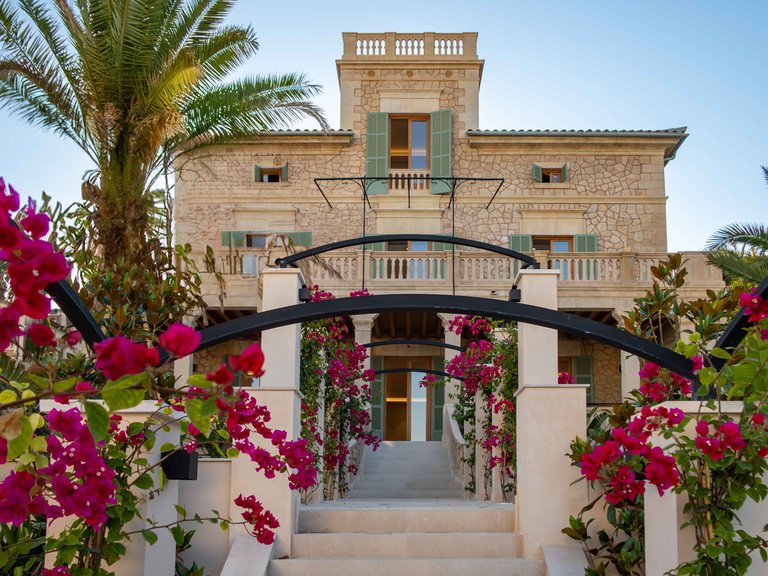 Villa for Sale in El Terreno, Balearic Islands 4