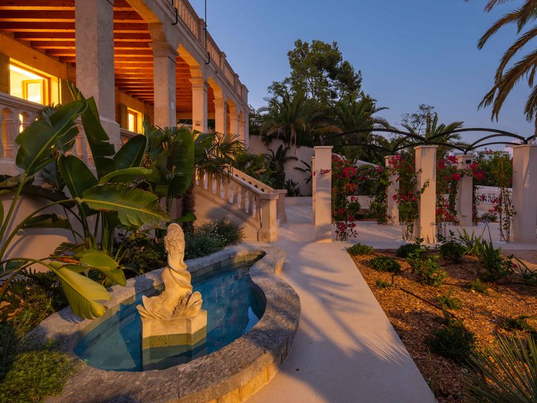Villa for Sale in El Terreno, Balearic Islands 5