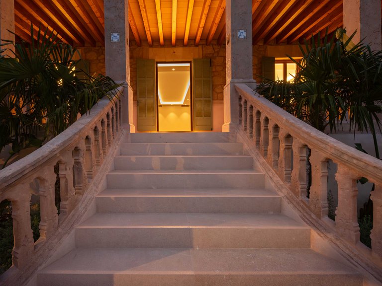 Villa for Sale in El Terreno, Balearic Islands 6