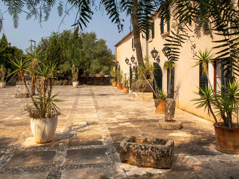 Country House for Sale in Santanyí, Balearic Islands 1