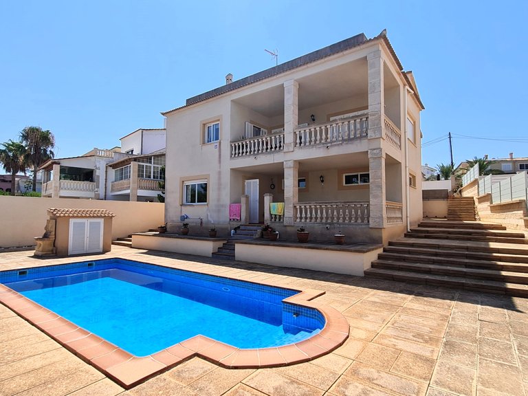Villa for Sale in Bahía Grande, Balearic Islands 3