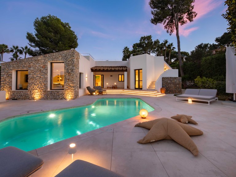 Villa for Sale in Santa Ponsa, Balearic Islands 1