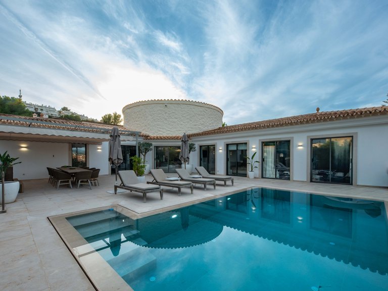 Villa for Sale in Santa Ponsa, Balearic Islands 1