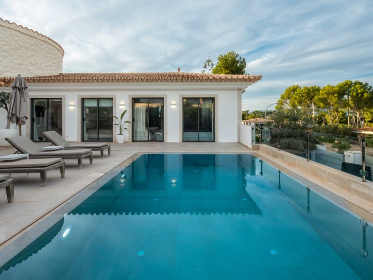 Villa for Sale in Santa Ponsa, Balearic Islands 2