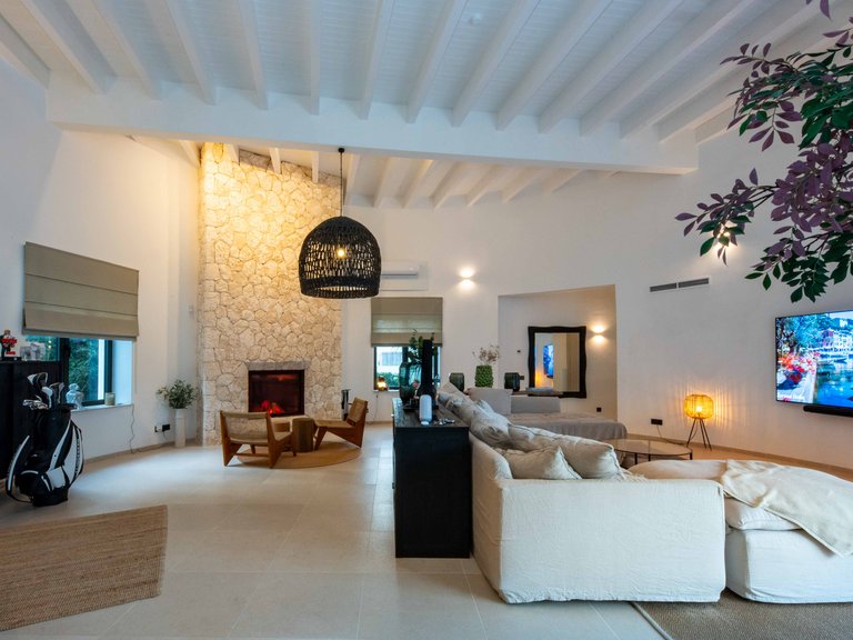 Villa for Sale in Santa Ponsa, Balearic Islands 10