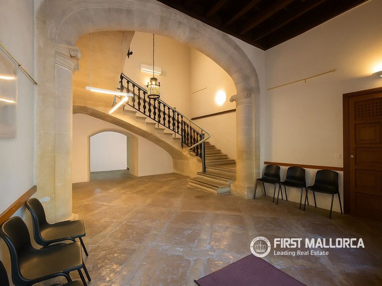 Town House for Sale in Llucmajor, Balearic Islands 1