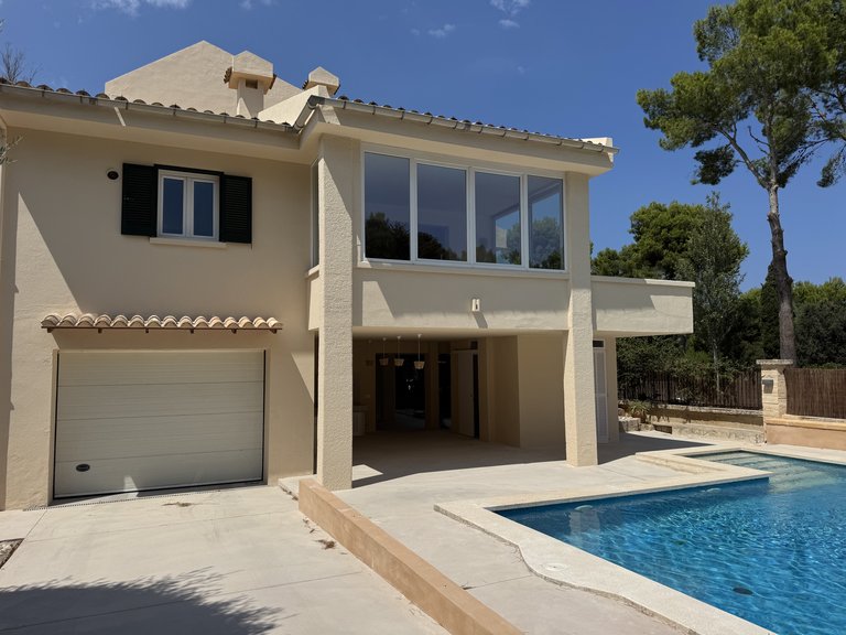Villa for Sale in Bonaire, Balearic Islands 1