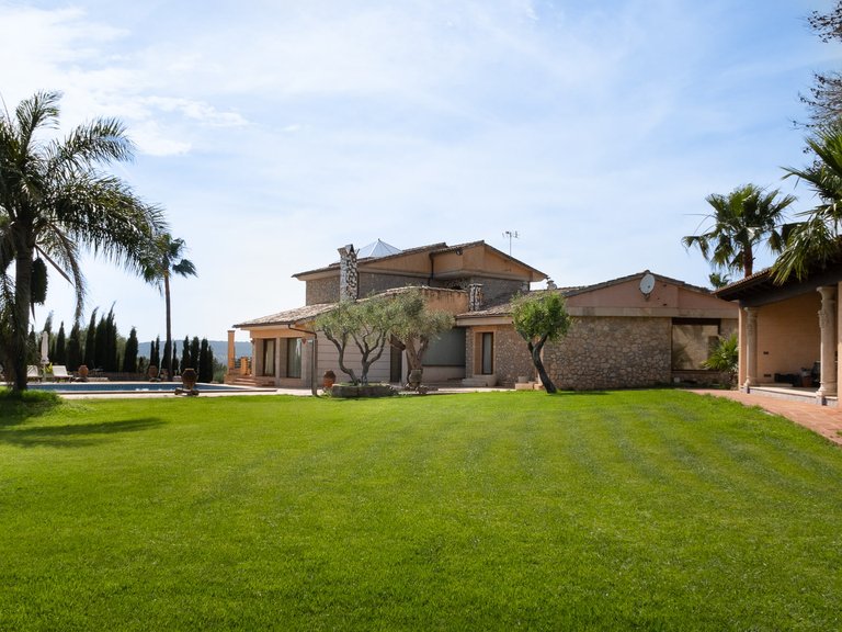 Villa for Sale in Puntiró, Balearic Islands 1
