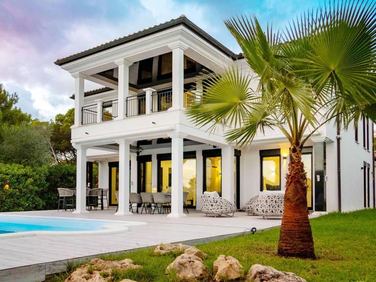 Villa for Sale in Santa Ponsa, Balearic Islands 1