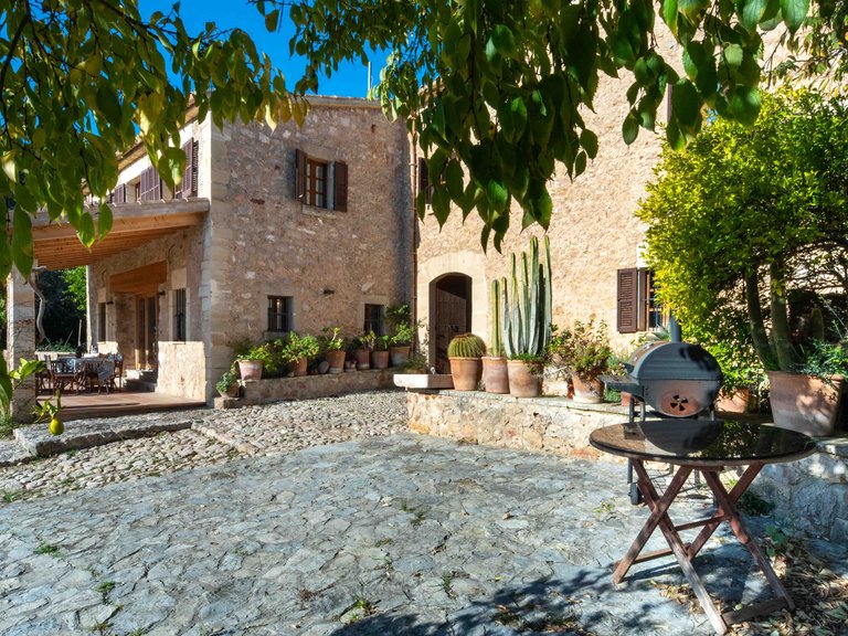 Country House for Sale in Pollensa, Balearic Islands 1