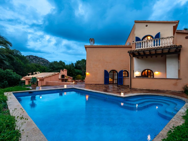 Villa for Sale in Nova Santa Ponsa, Balearic Islands 1