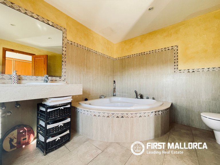 Villa for Sale in Calvià Village, Balearic Islands 30