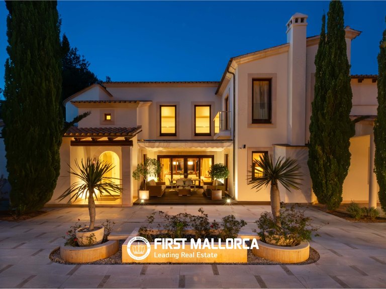 Villa for Sale in Santa Ponsa, Balearic Islands 1