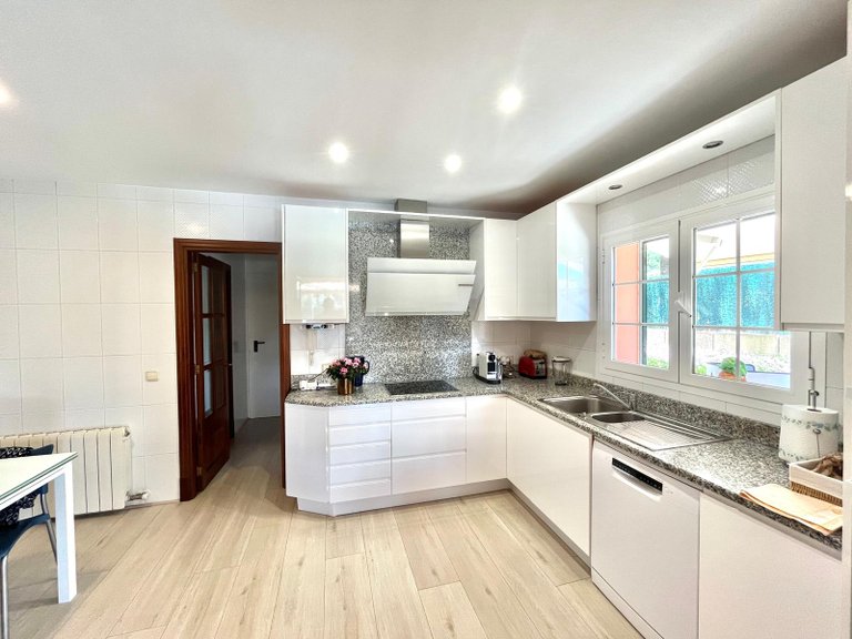 Villa for Sale in Marratxí, Balearic Islands 11
