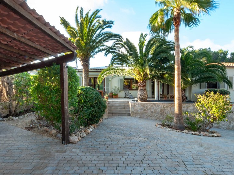 Villa for Sale in Santa Ponsa, Balearic Islands 26