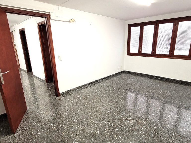 Commercial for Rent in Palma De Mallorca, Balearic Islands 2