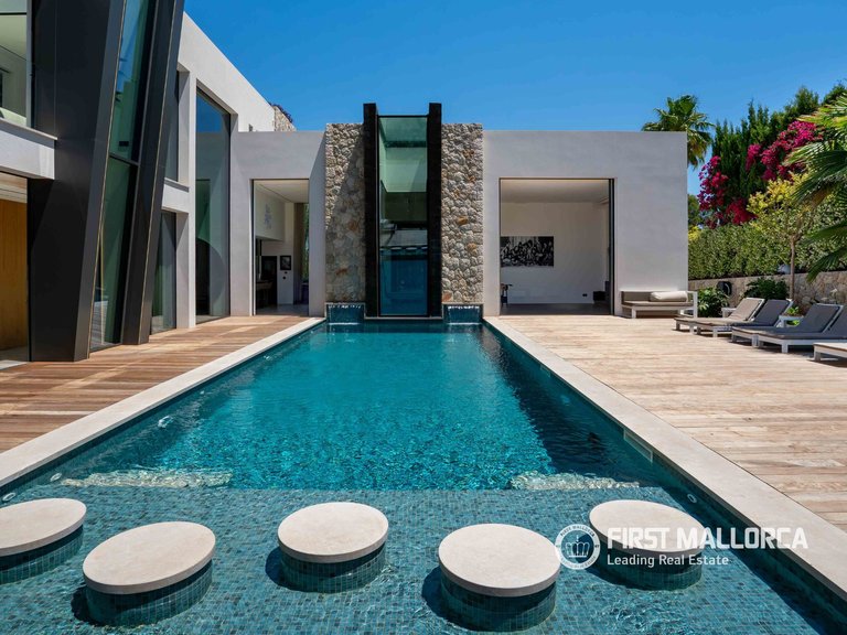 Villa for Sale in Nova Santa Ponsa, Balearic Islands 3