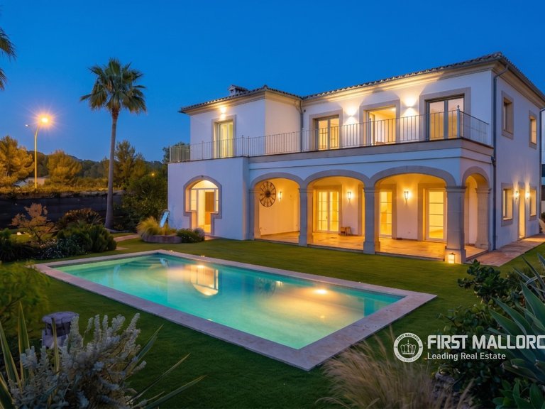 Villa for Sale in Nova Santa Ponsa, Balearic Islands 1