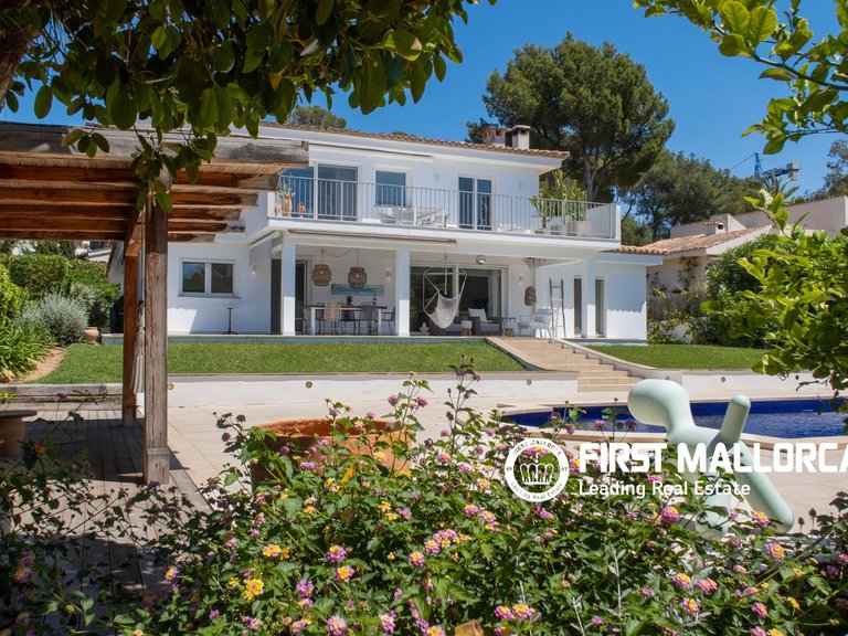 Villa for Sale in Santa Ponsa, Balearic Islands 1