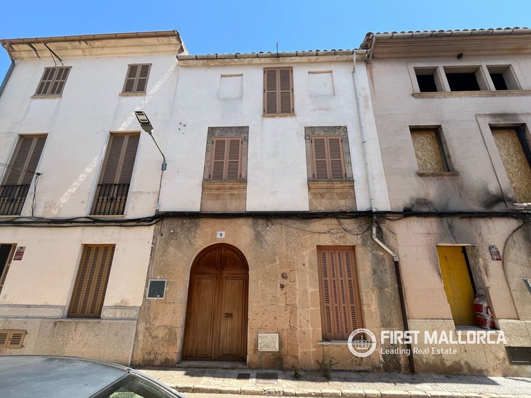 Town House for Sale in Llucmajor, Balearic Islands 1