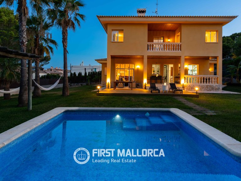 Villa for Sale in Santa Ponsa, Balearic Islands 1
