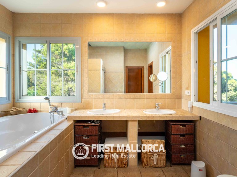 Villa for Sale in Santa Ponsa, Balearic Islands 24