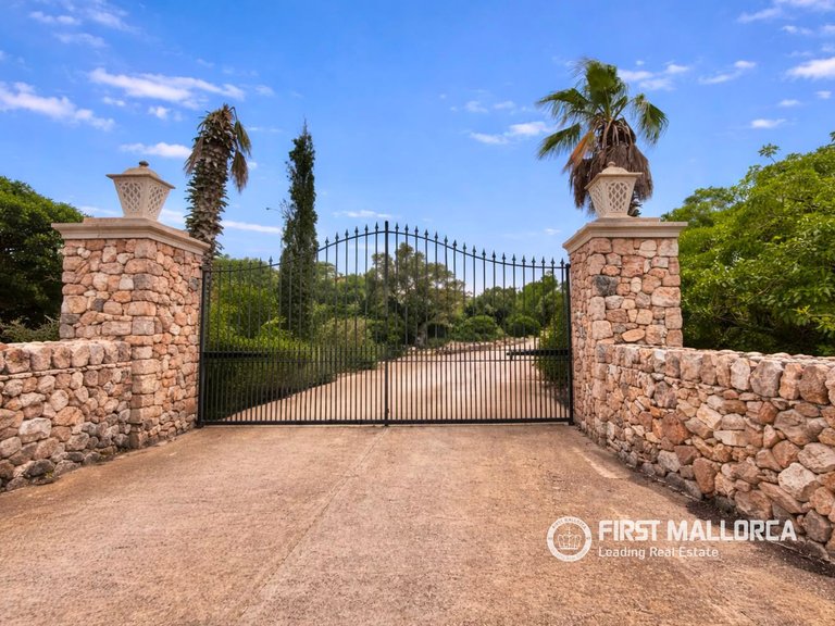 Country House for Sale in Ses Salines, Balearic Islands 18