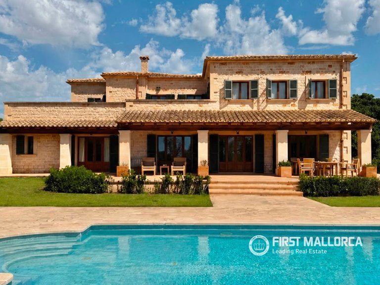 Country House for Sale in Ses Salines, Balearic Islands 1
