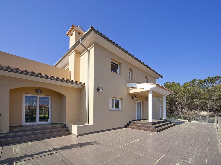 Villa for Sale in Sol De Mallorca, Balearic Islands 12
