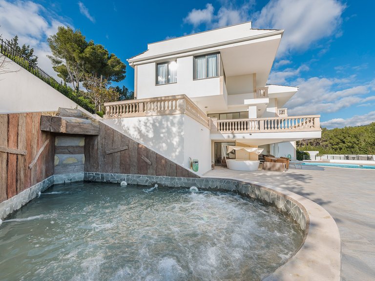 Villa for Rent in Son Vida, Balearic Islands 19