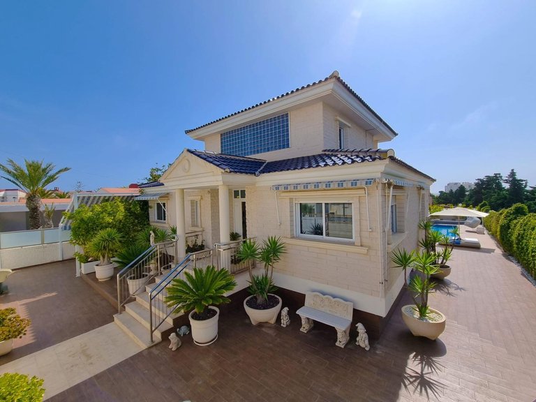 Villa for Sale in Costa Blanca Torrevieja, Alicante 1