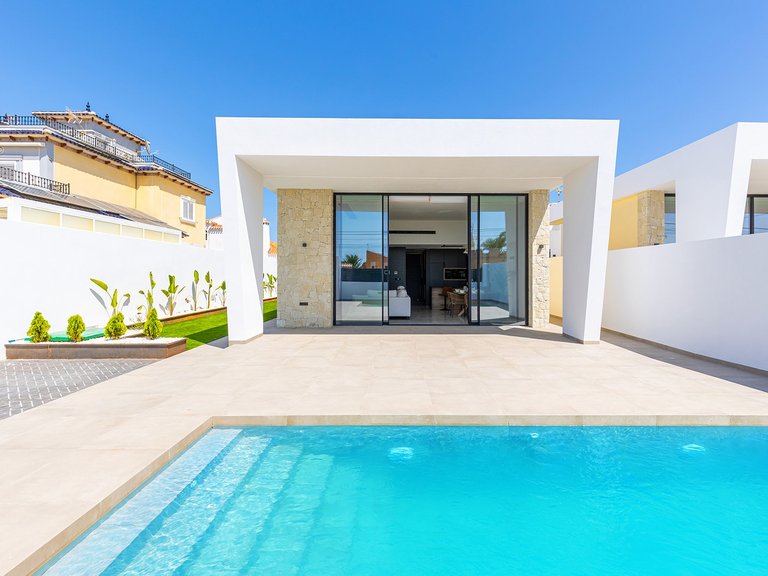 Villa for Sale in Inland El Chaparral, Alicante 9