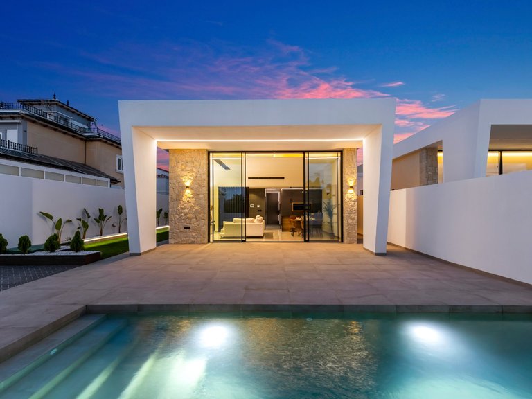 Villa for Sale in Inland El Chaparral, Alicante 1