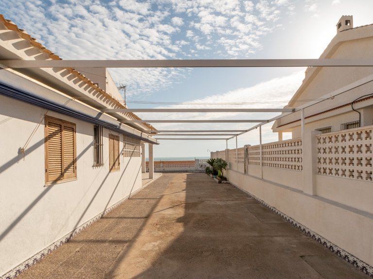 Villa for Sale in Guardamar Playa, Guardamar Del Segura, Alicante 5