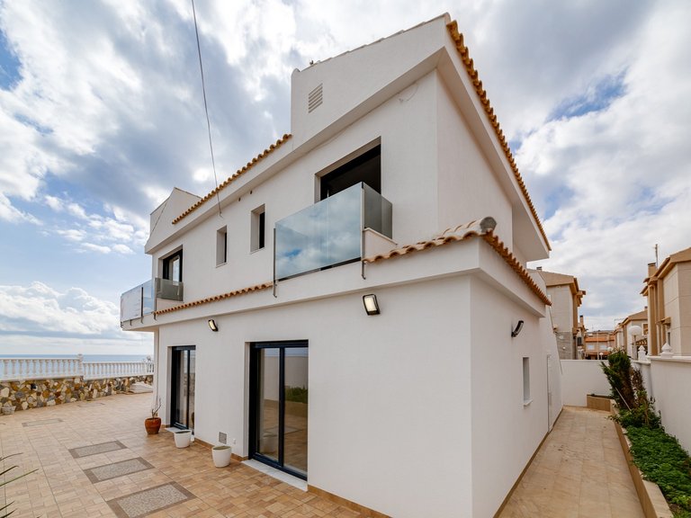 Villa for Sale in Torrelamata - La Mata, Torrevieja, Alicante 2